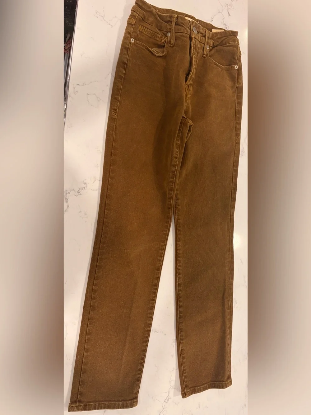 Good American Slim Straight Jeans in Brown